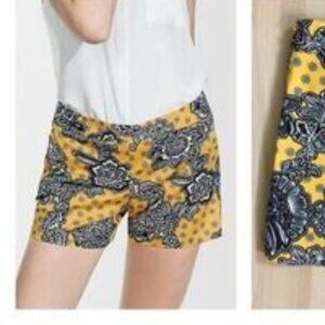 Express Mid Rise Sz 0 Yellow, White, Black Paisley Print Dress Shorts Like New